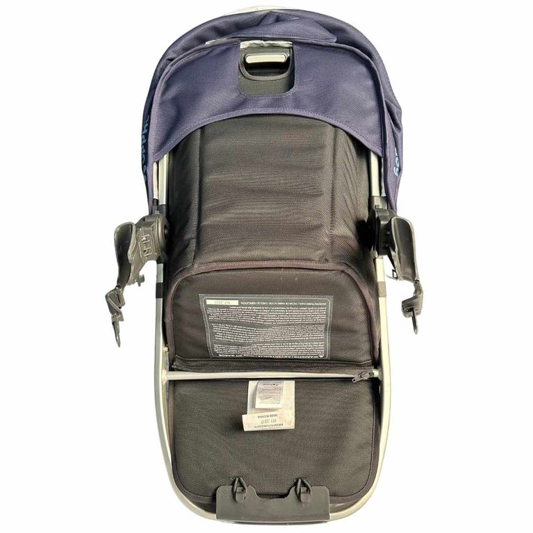 UPPAbaby-RumbleSeat-V2-Noa-(Navy/-Carbon/-Saddle-leather)-17