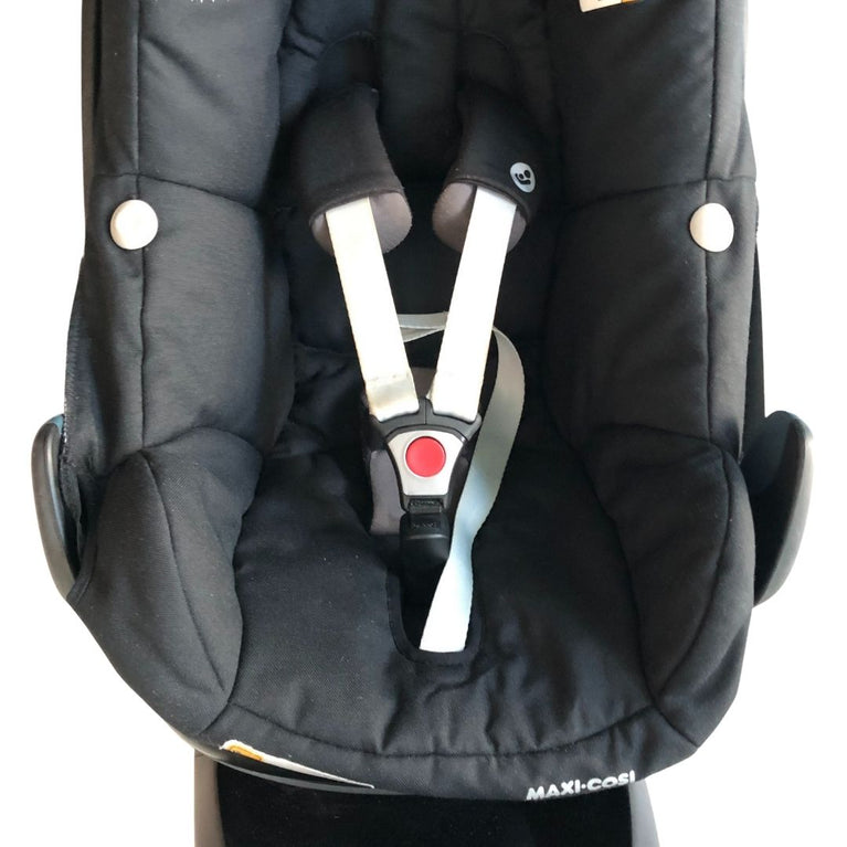 Maxi Cosi Pebble+ Black with ISOFIX