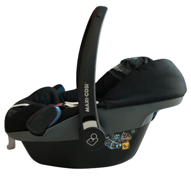 Maxi Cosi Pebble+ Black with ISOFIX