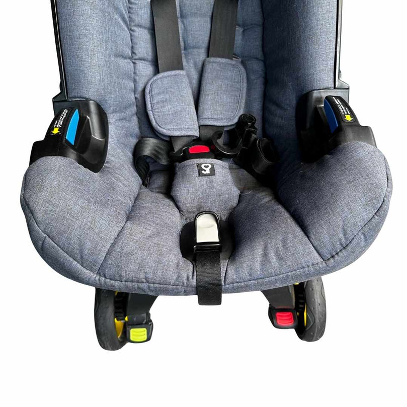 Doona-Car-Seat-&-Stroller-Travel-System-4