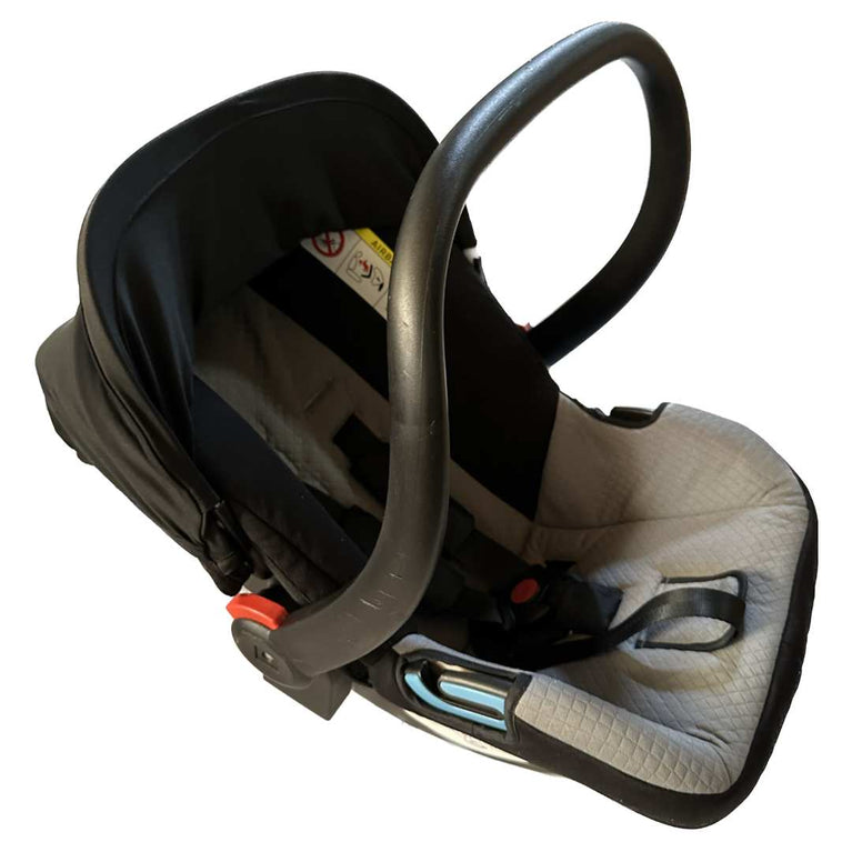 Mountainbuggy-protect-i-Size-infant-car-seat-+-isofix-base-1