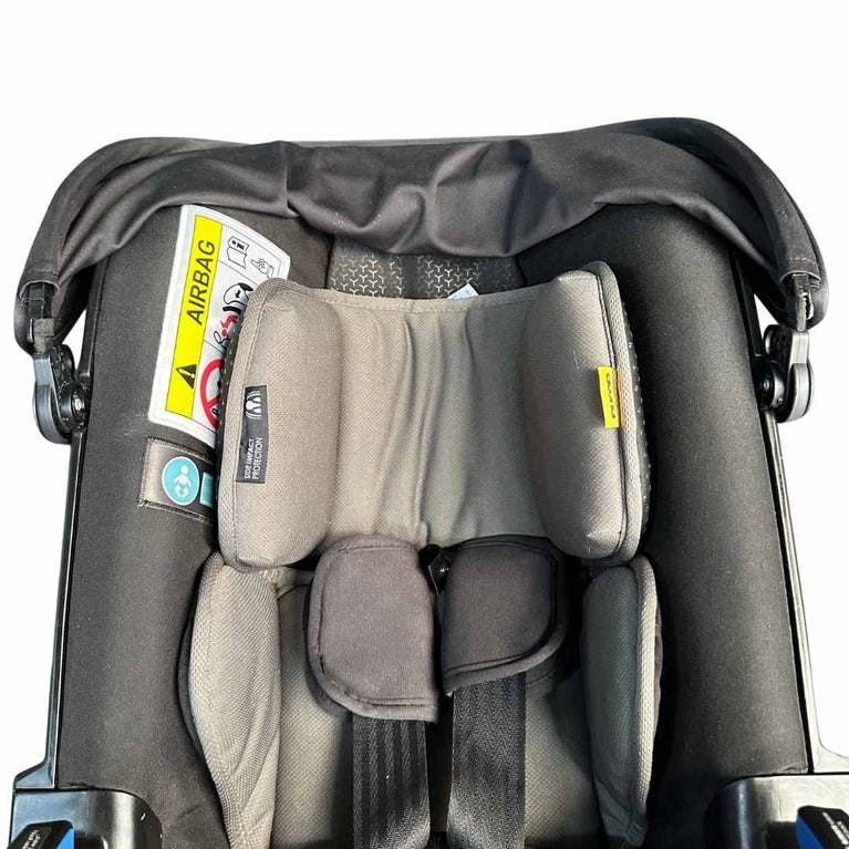 Doona-Infant-Car-Seat-&-Stroller-Travel-System-Nitro-Black-(2022)-3