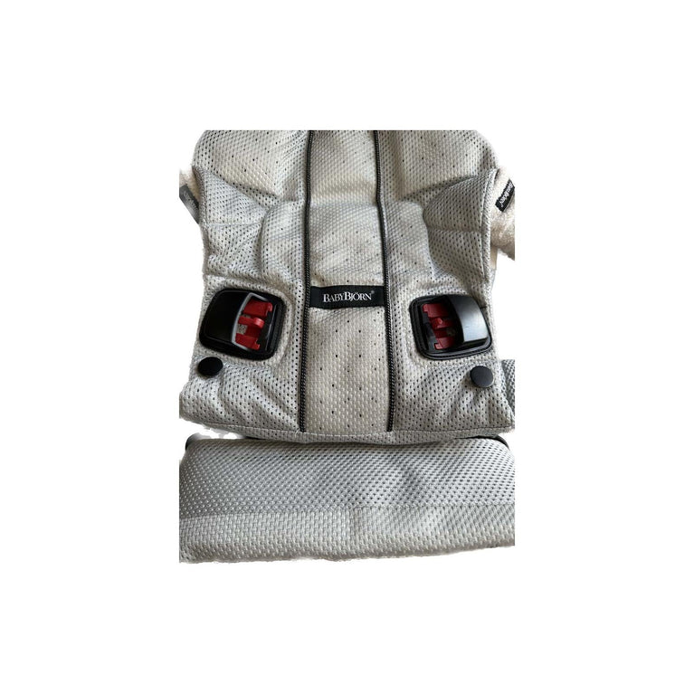 BabyBjörn-3D-Mesh-Baby-Carrier-One-Air-Silver-Image 2