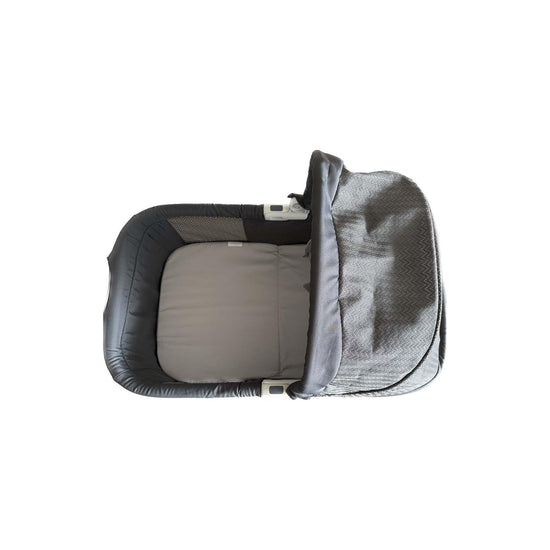 Chicco-LullaGo-Deluxe-Portable-Bassinet-Charcoal-Image 3